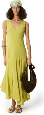 22454328 V-Neck Tiered Sleeveless Midi Dress