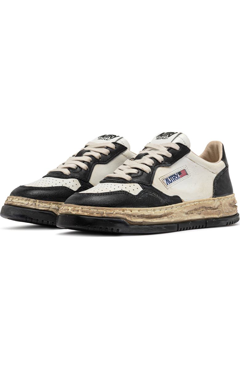 AUTRY Medalist Super Vintage Low Sneaker, Main, color, White/ Black
