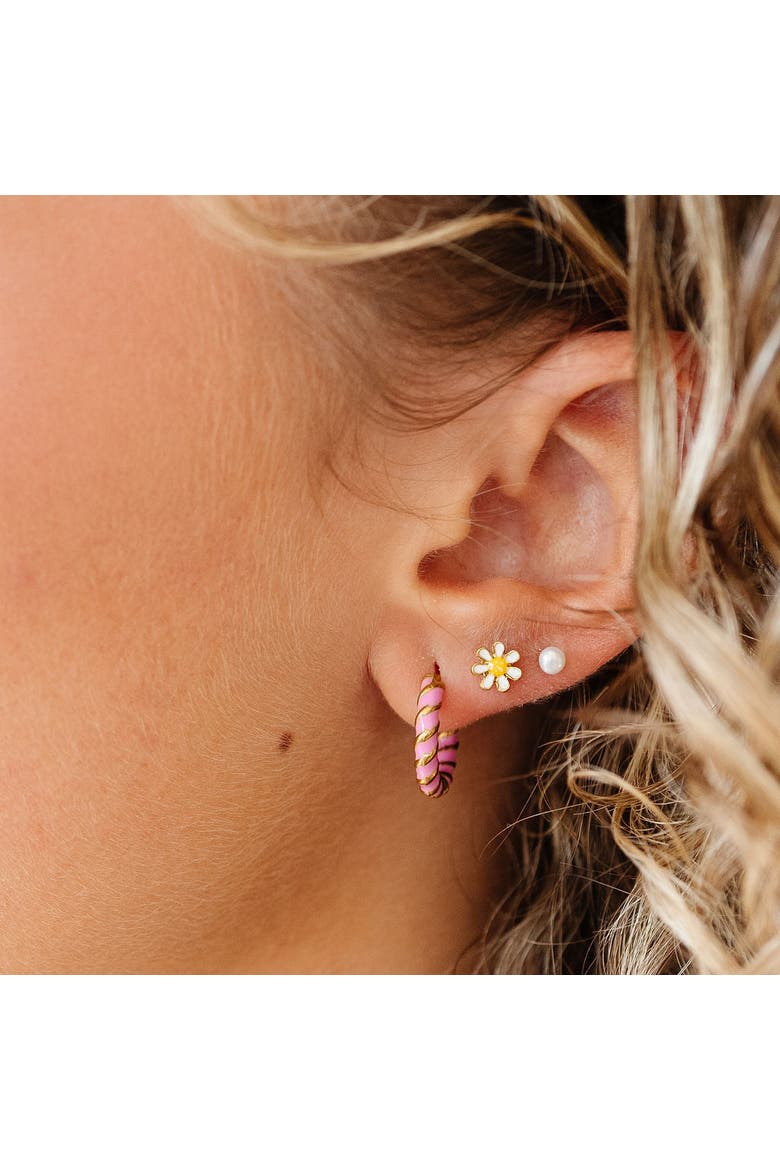 Mini Daisy Stud Earrings, Alternate, color, Gold