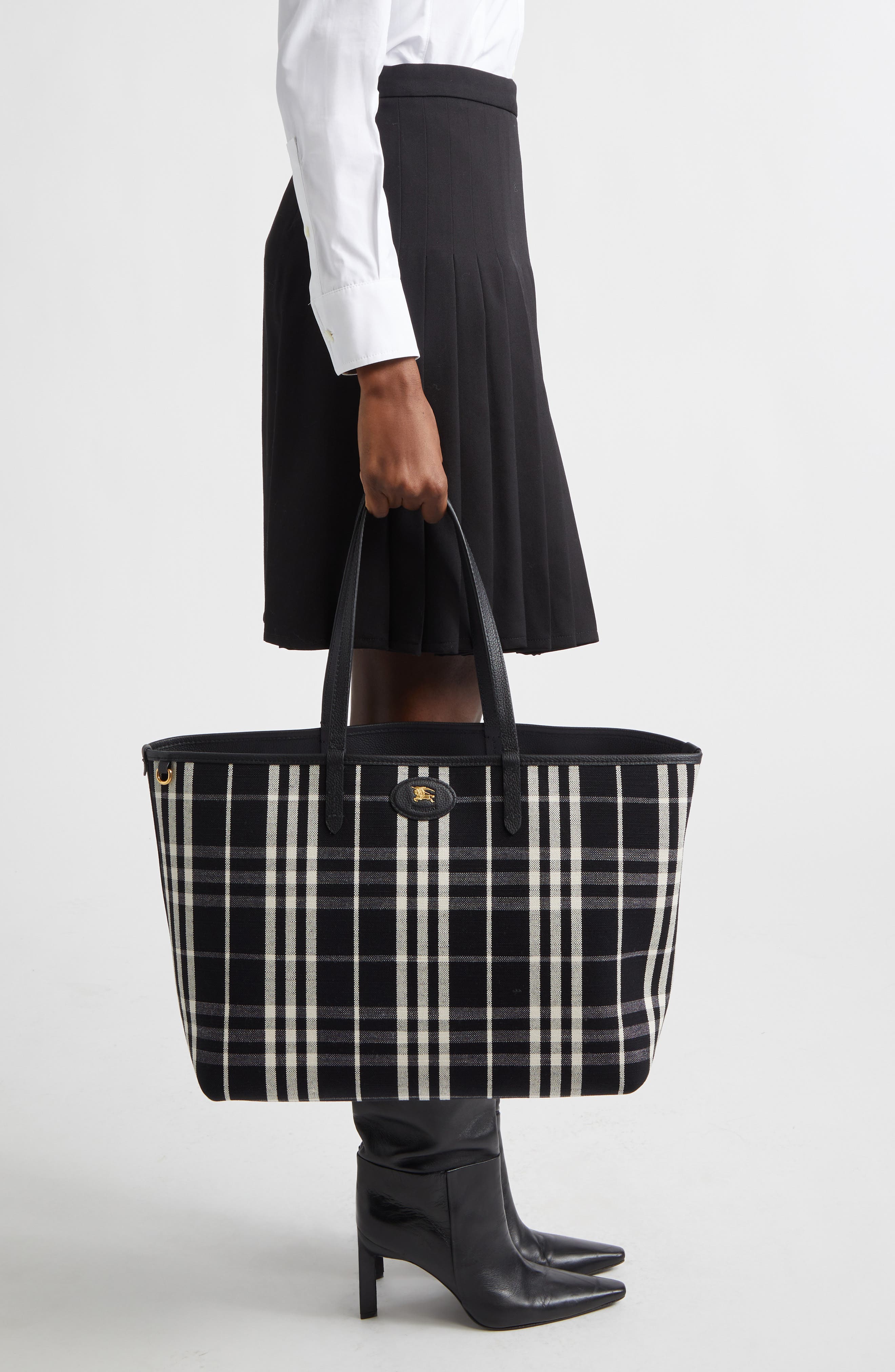 Burberry Medium Bloomsbury Leather & Canvas Reversible Tote, Alternate, color, Black/ Black Calico