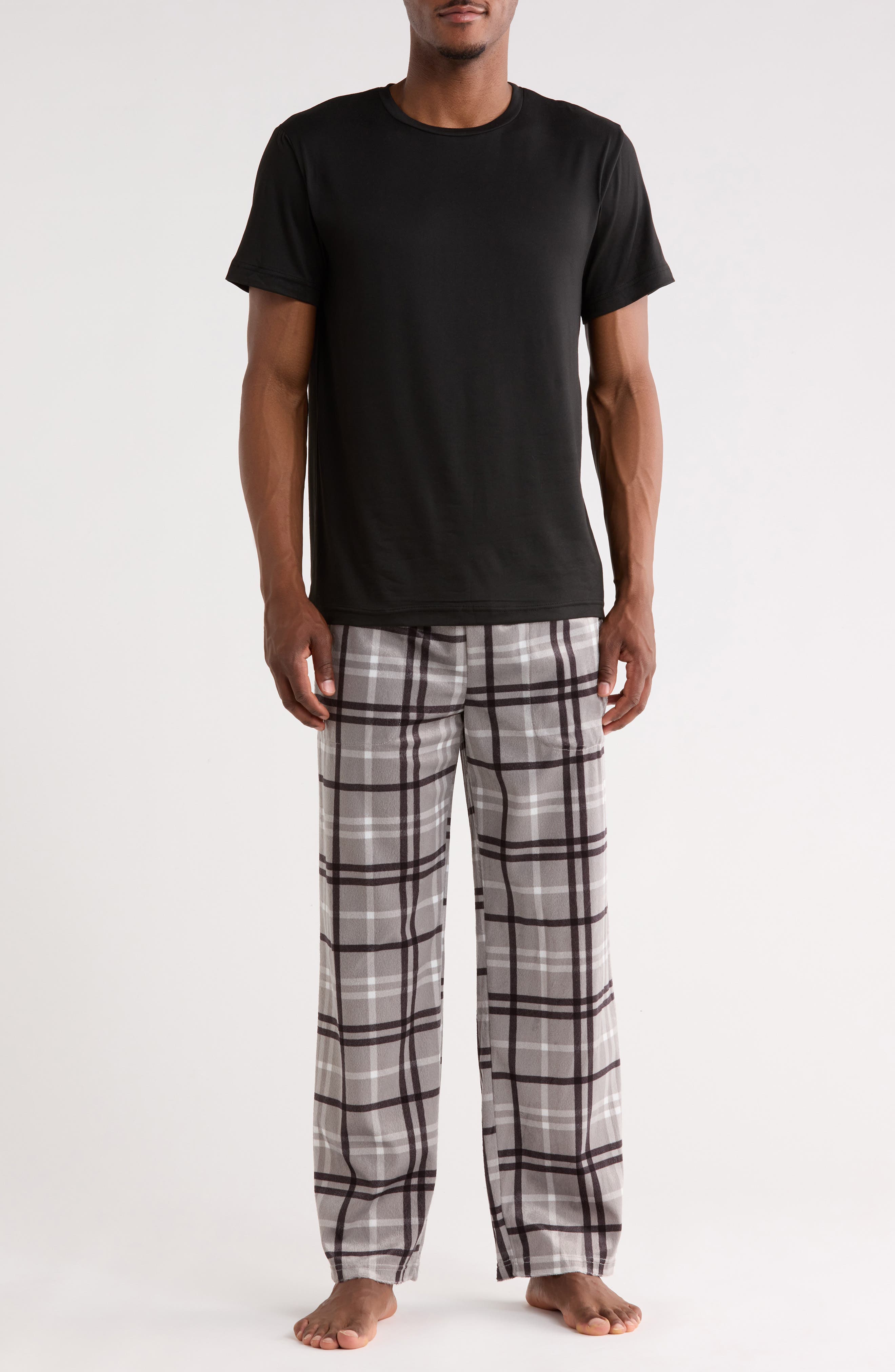 GEOFFREY BEENE Crewneck T-Shirt & Plaid Pajama Pants Set