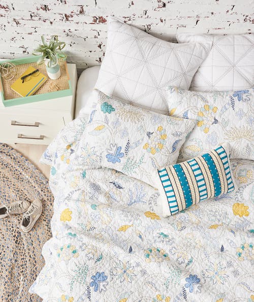 Carol & Frank 20" X 26" Colonial Williamsburg Brie Lagoon Cotton Standard Sham In Multi