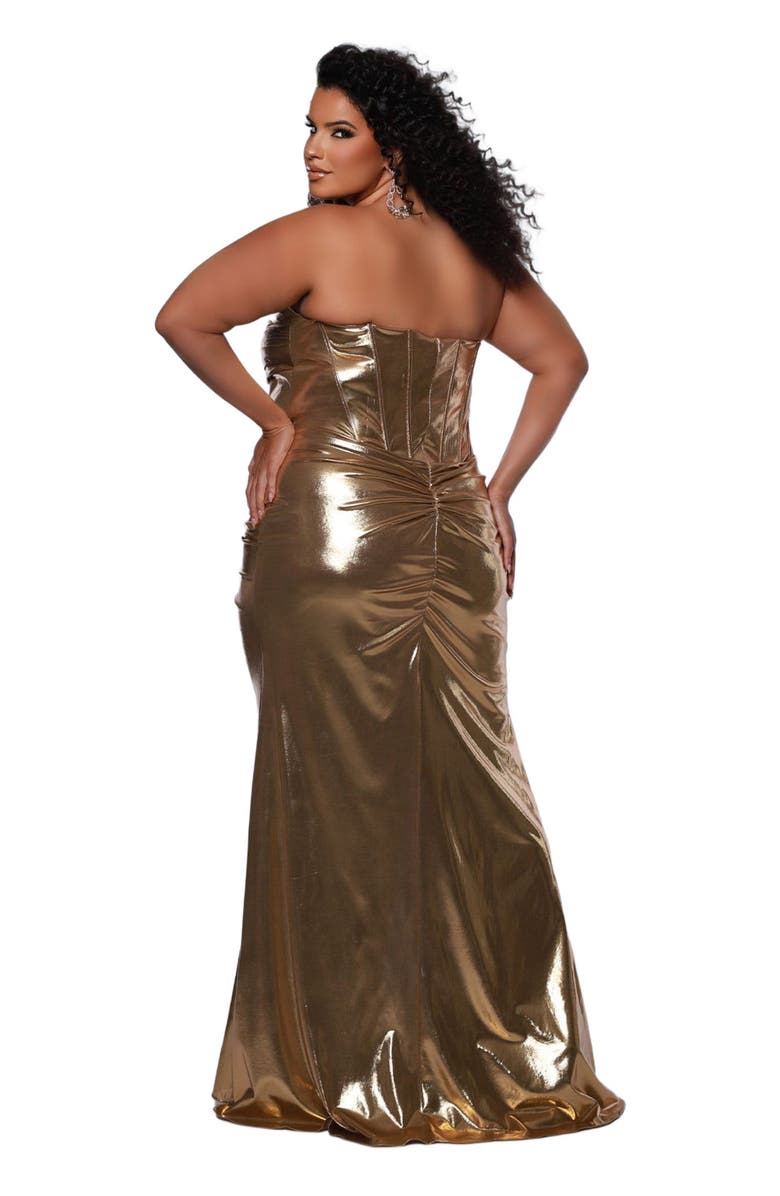 Sydney's Closet Strapless Metallic Sweetheart Neckline Plus Size Gown, Alternate, color, Gold