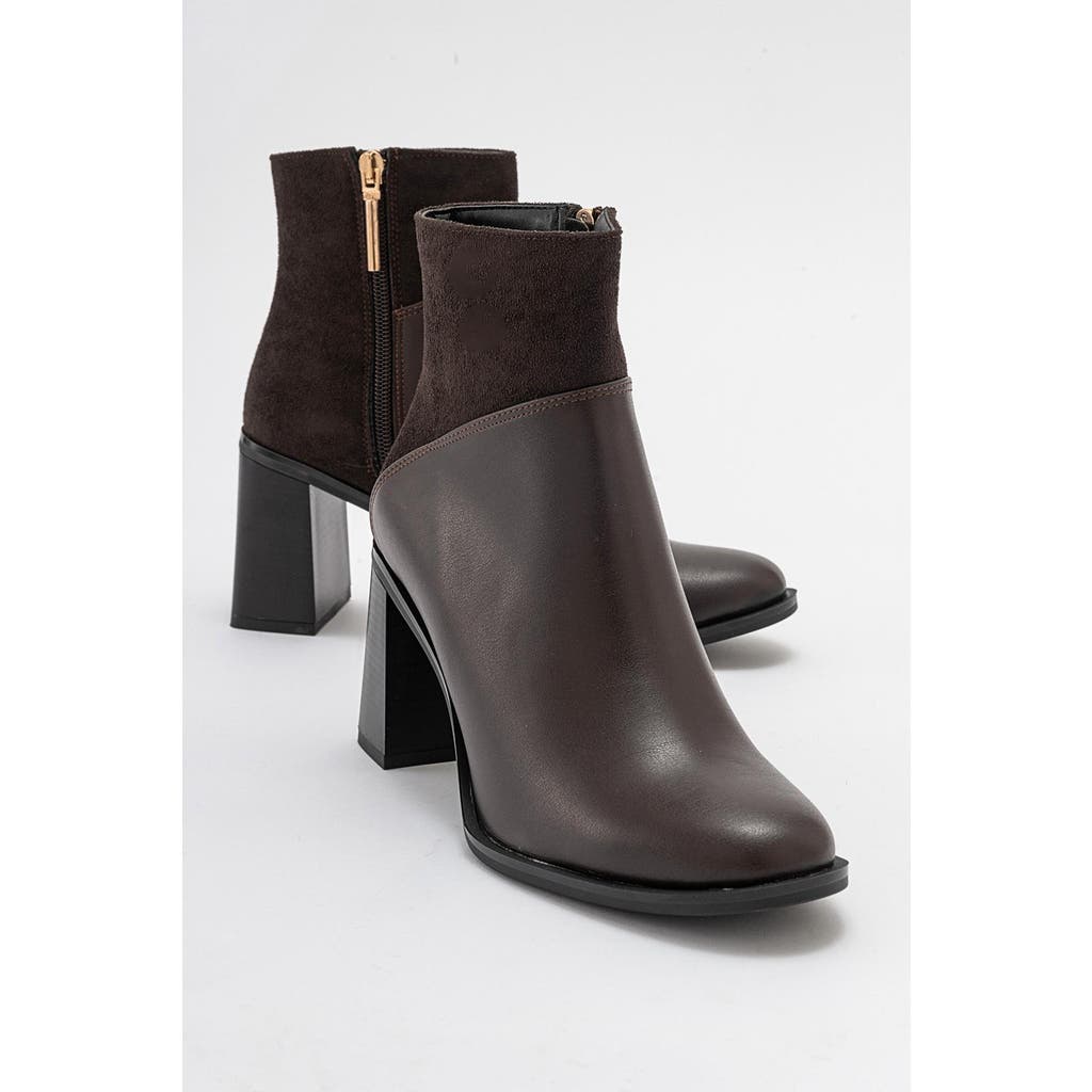 Prologue Shoes Ropa Block Heel Zip Boot In Brown