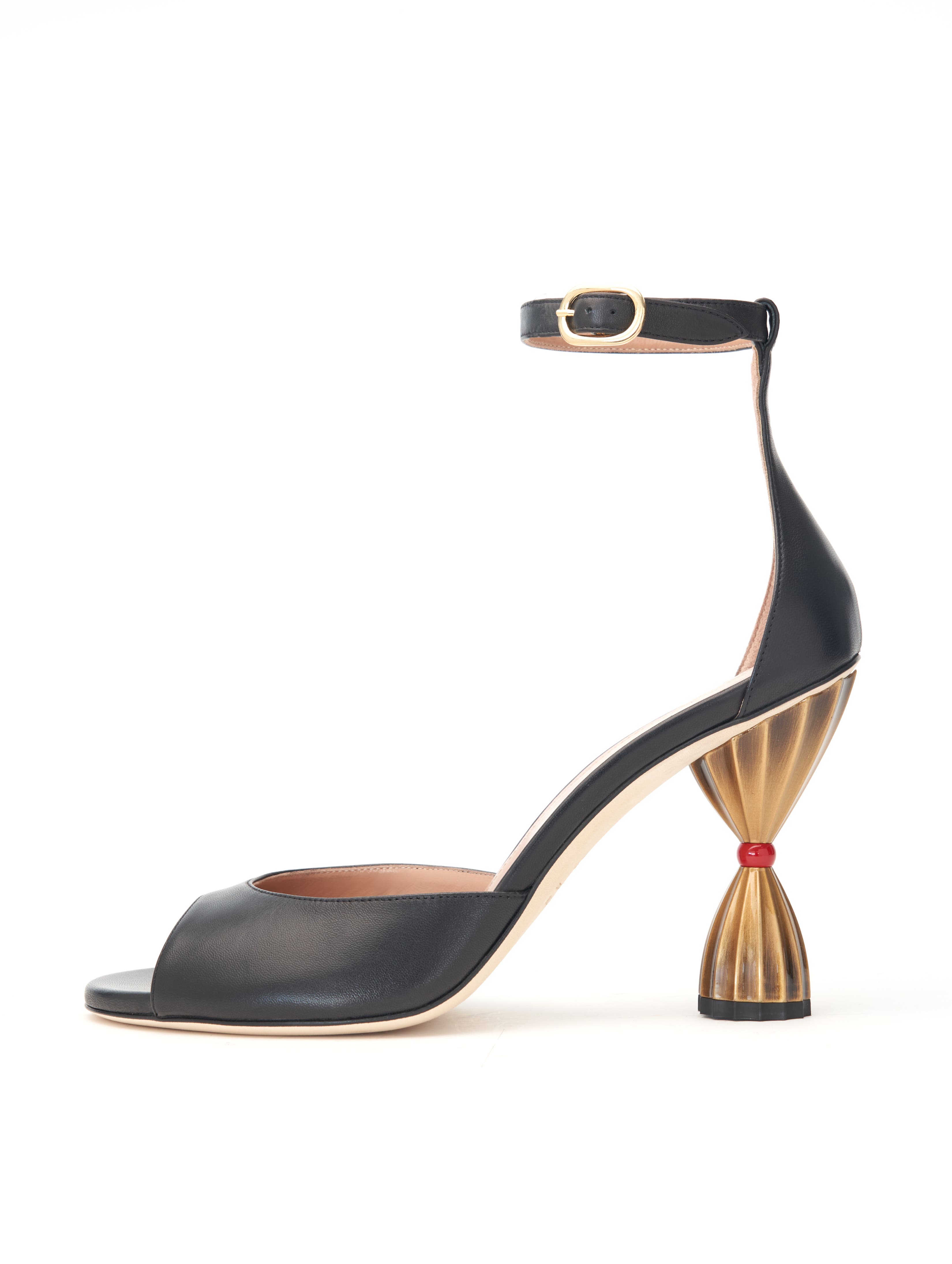 INOLA OJÉN JAYA Sandal in Black 