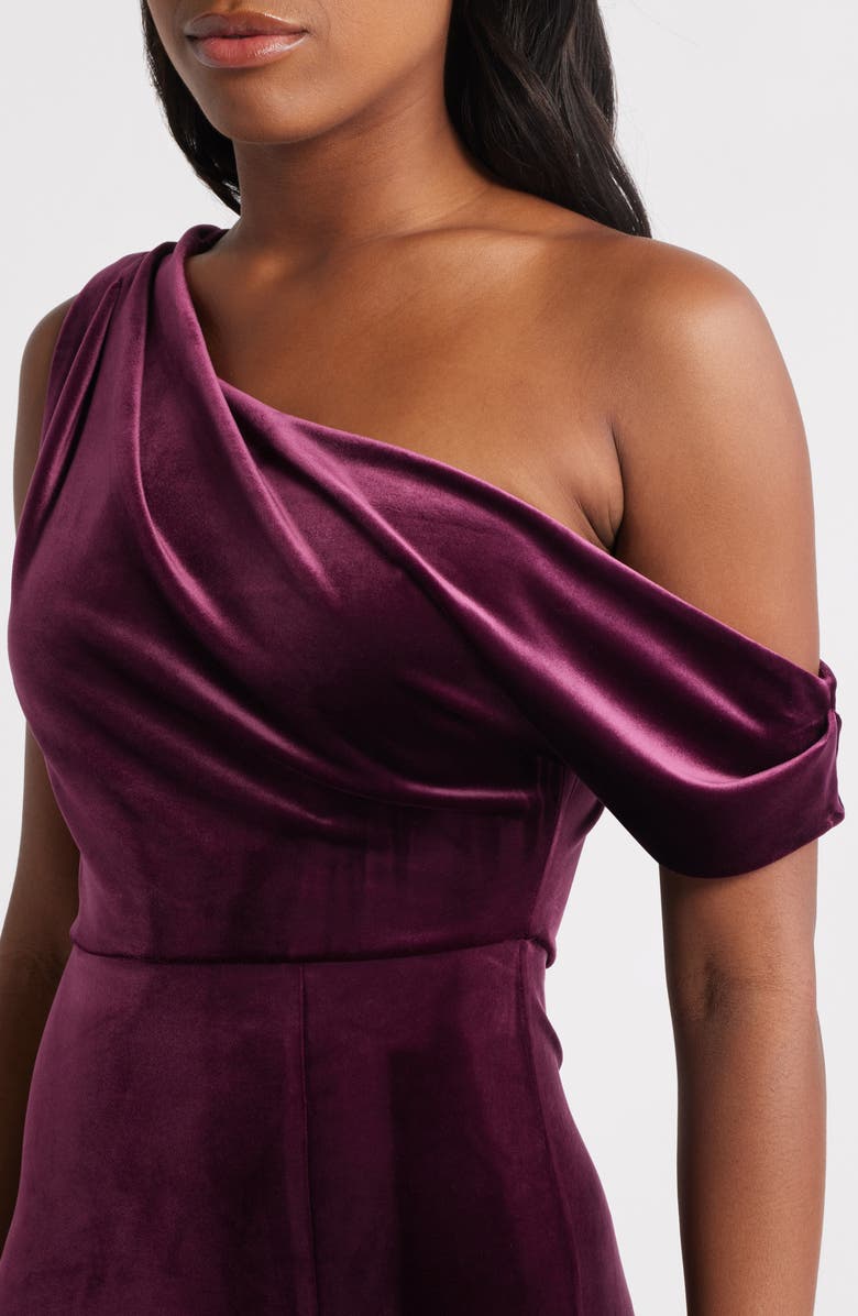 Lulus Anya Draped One-Shoulder Velvet Gown, Alternate, color, Eggplant