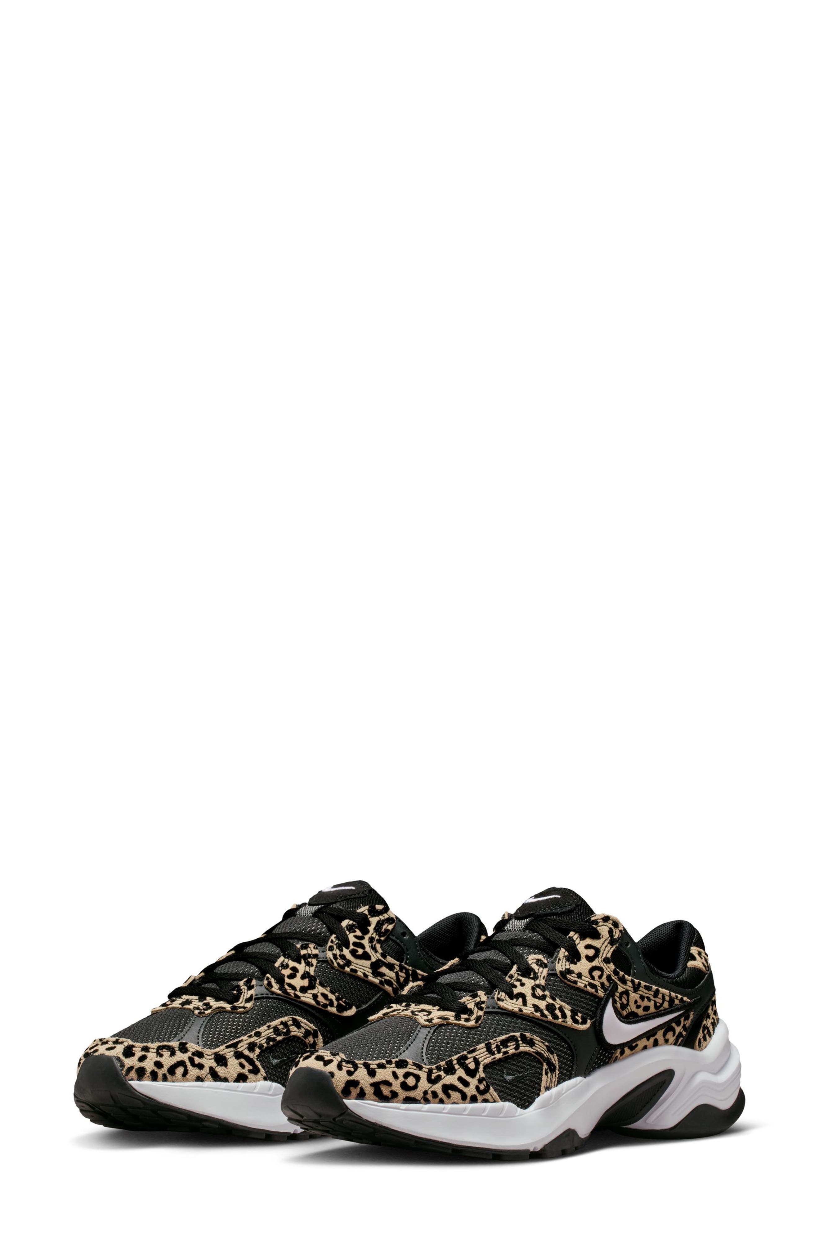 Nike Air Max Invigor Sneaker