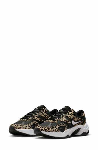 Nike Air Max Invigor Sneaker