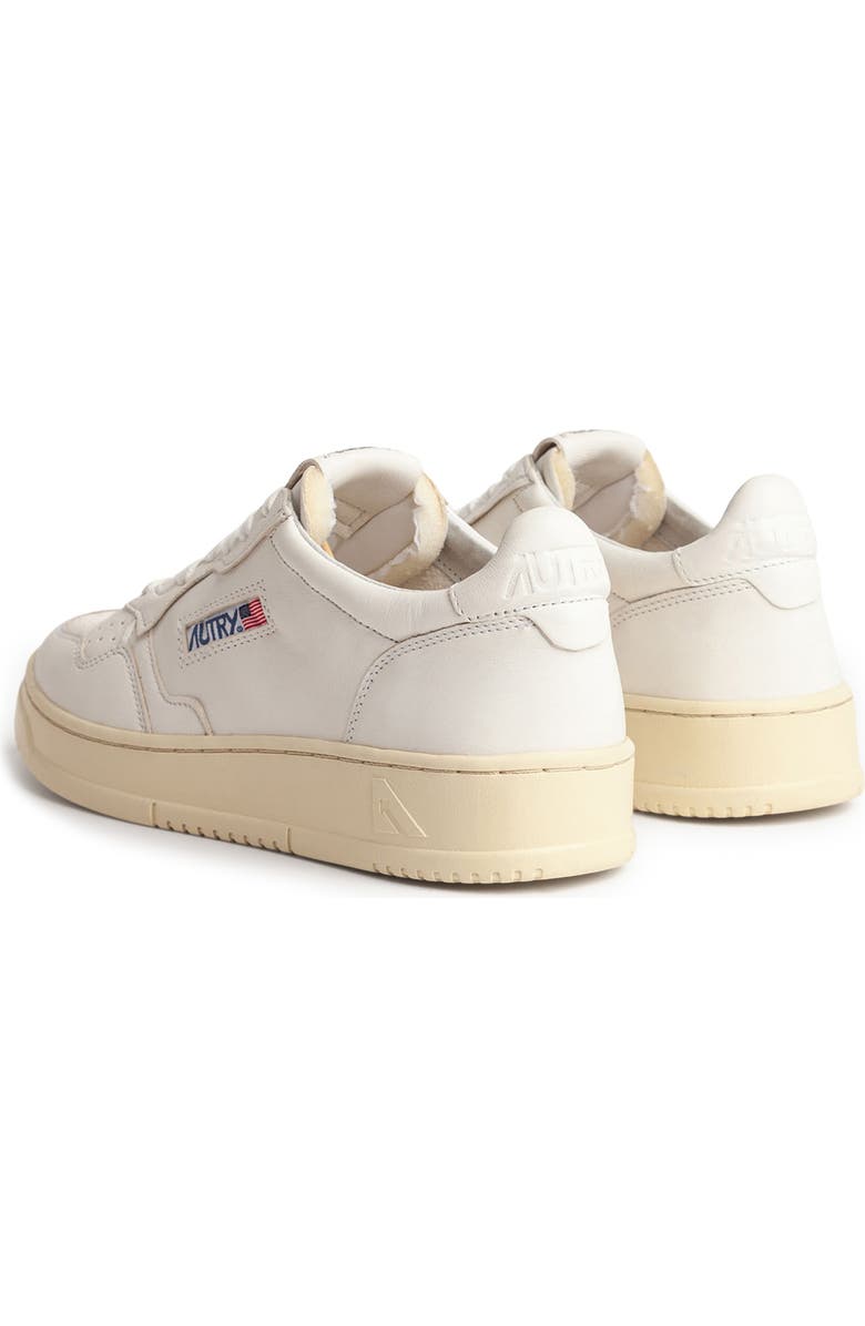 AUTRY Medalist Low Sneaker, Alternate, color, Goat/Goat White