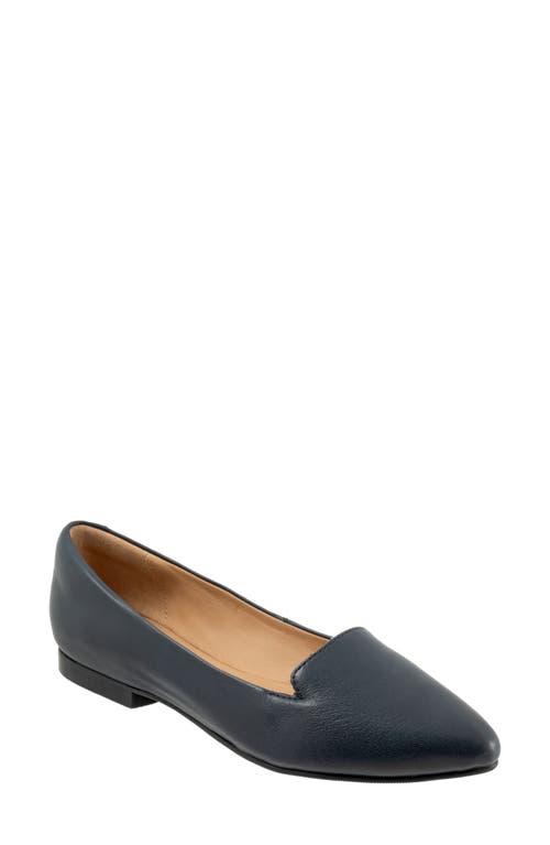 Trotters Harlowe Pointed Toe Flat In Navy