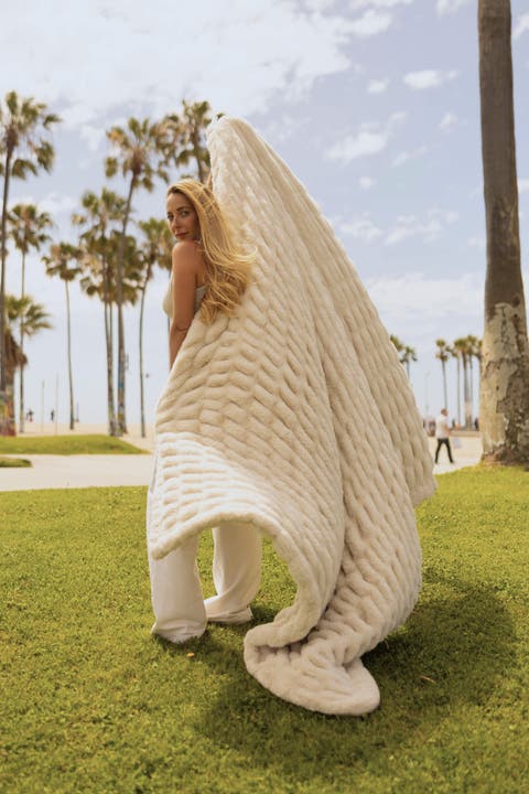 LA Escapade Faux Fur Throw Blanket