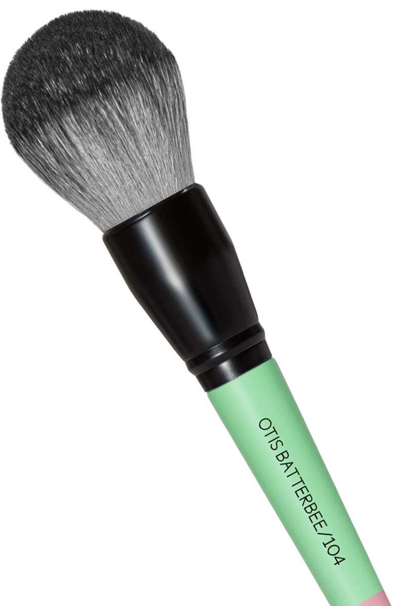 Otis Batterbee Ultimate Face Brush 104, Alternate, color, Verde