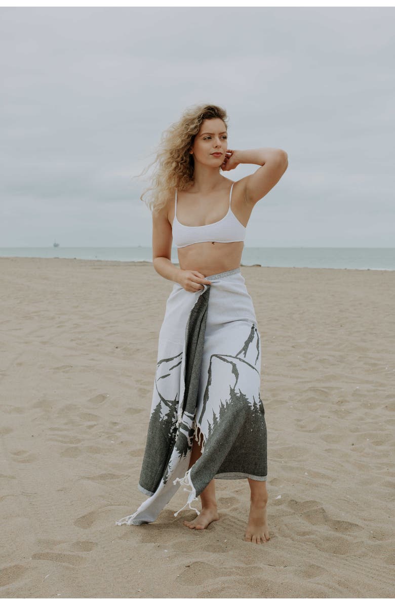 InfuseZen Mountain 100% Cotton Reversible Turkish Towel, Alternate, color, Black