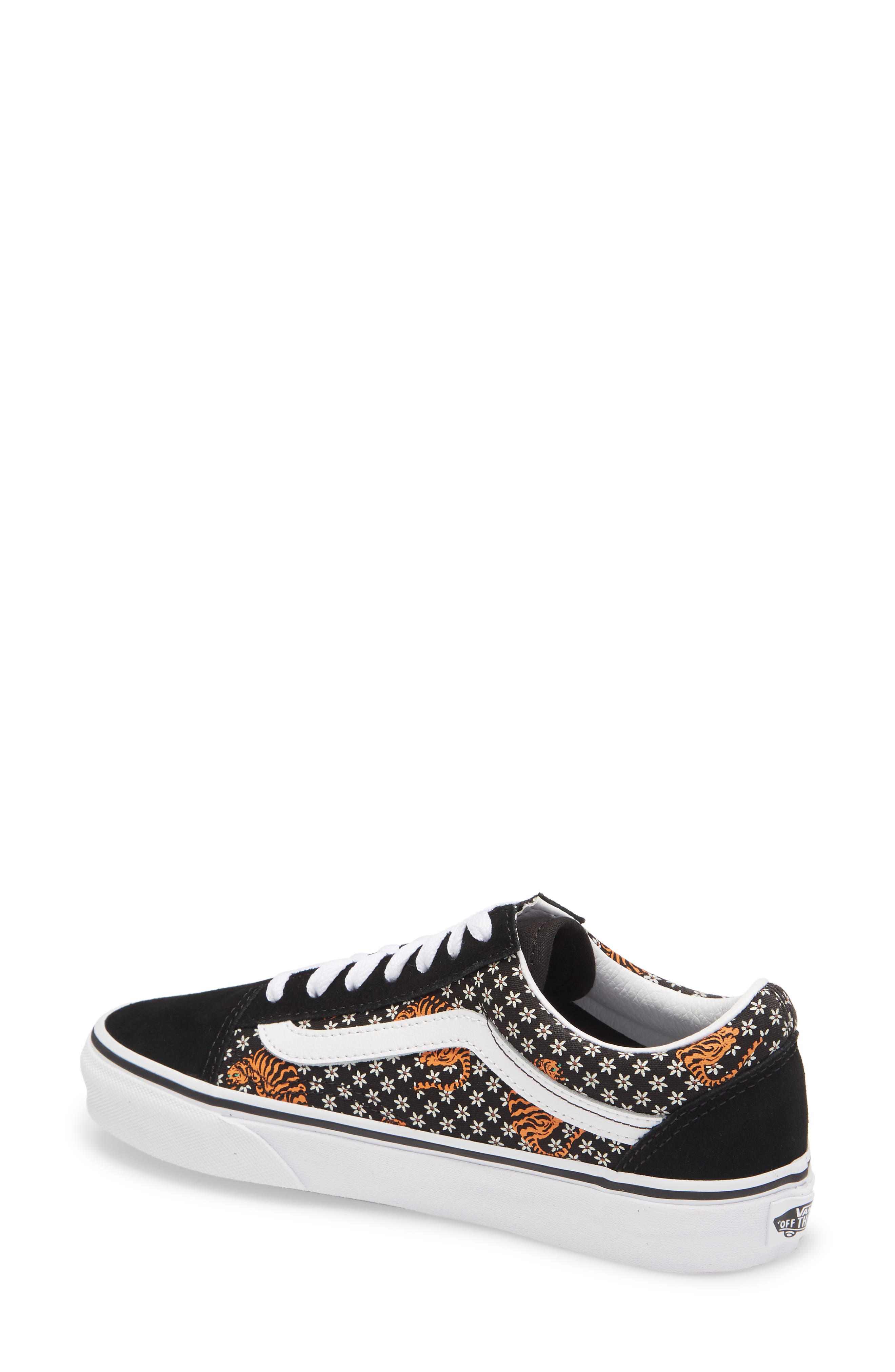 Vans Old Skool Sneaker, Alternate, color, 