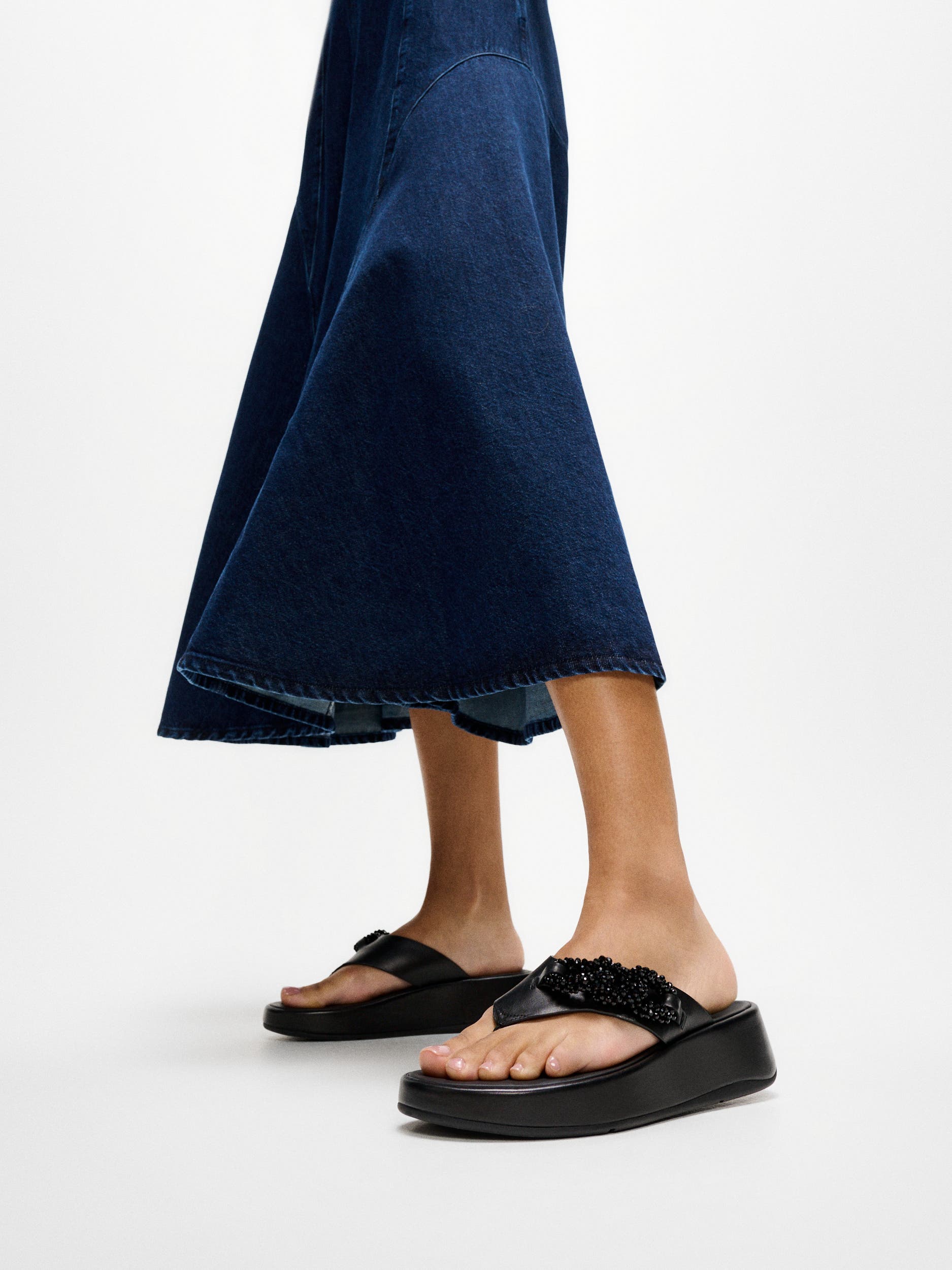 FitFlop F Mode Beaded Chain Toe Post Sandals, Alternate, color, Black