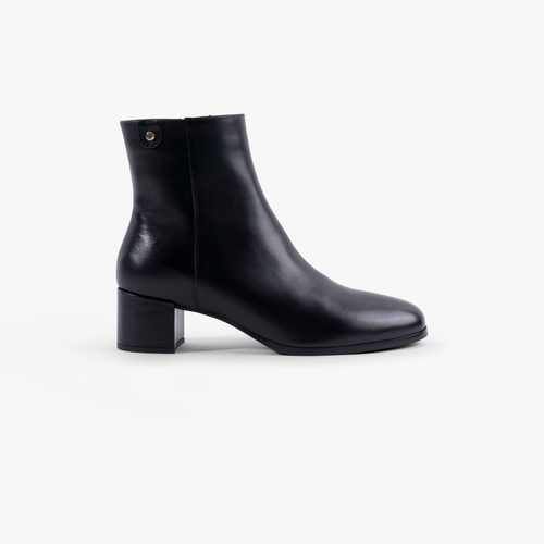 Stinaa.j Sophie Boots In Black