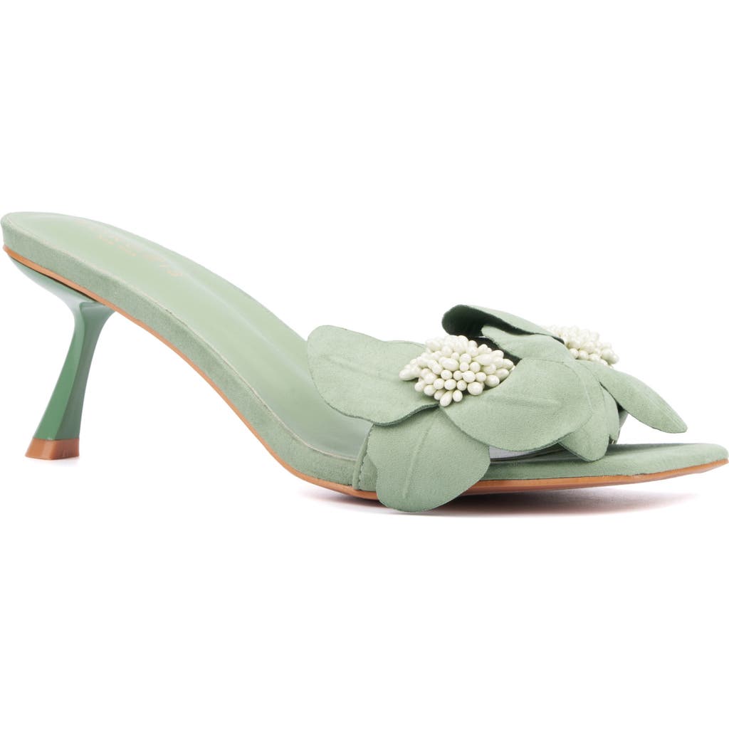 Torgeis Sierra Flower Slide Sandal In Sage Green