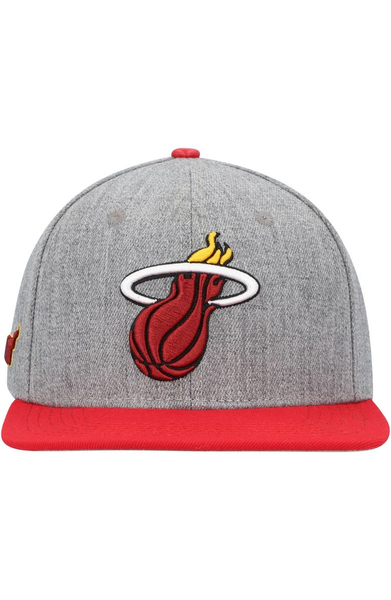 PRO STANDARD Men's Pro Standard Gray/Red Miami Heat Classic Logo Two-Tone Snapback Hat, Alternate, color, Gray
