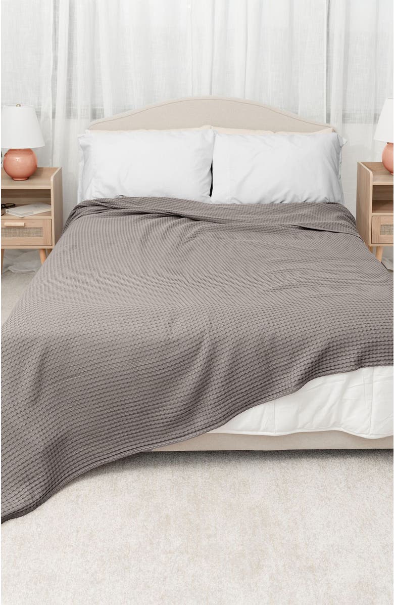 Comfy Cubs Adult Waffle Blanket, Alternate, color, Charcoal