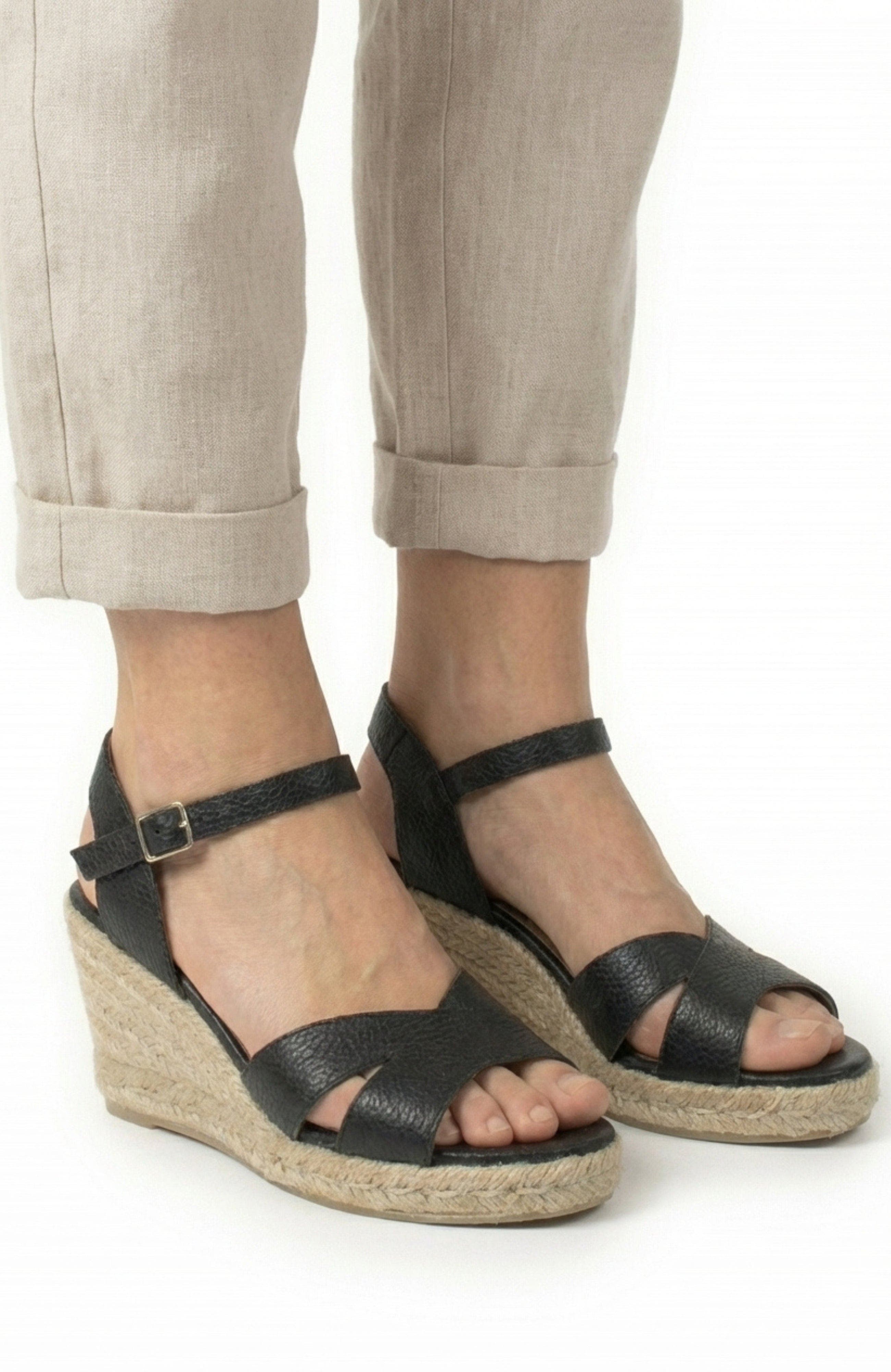 Menina Step Martell V-Strap Espadrille, Alternate, color, Black