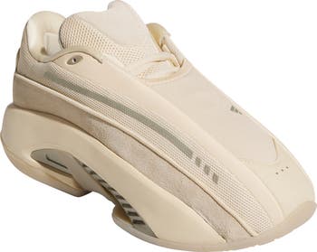 Mad Iiinfinity Low Basketball Sneaker