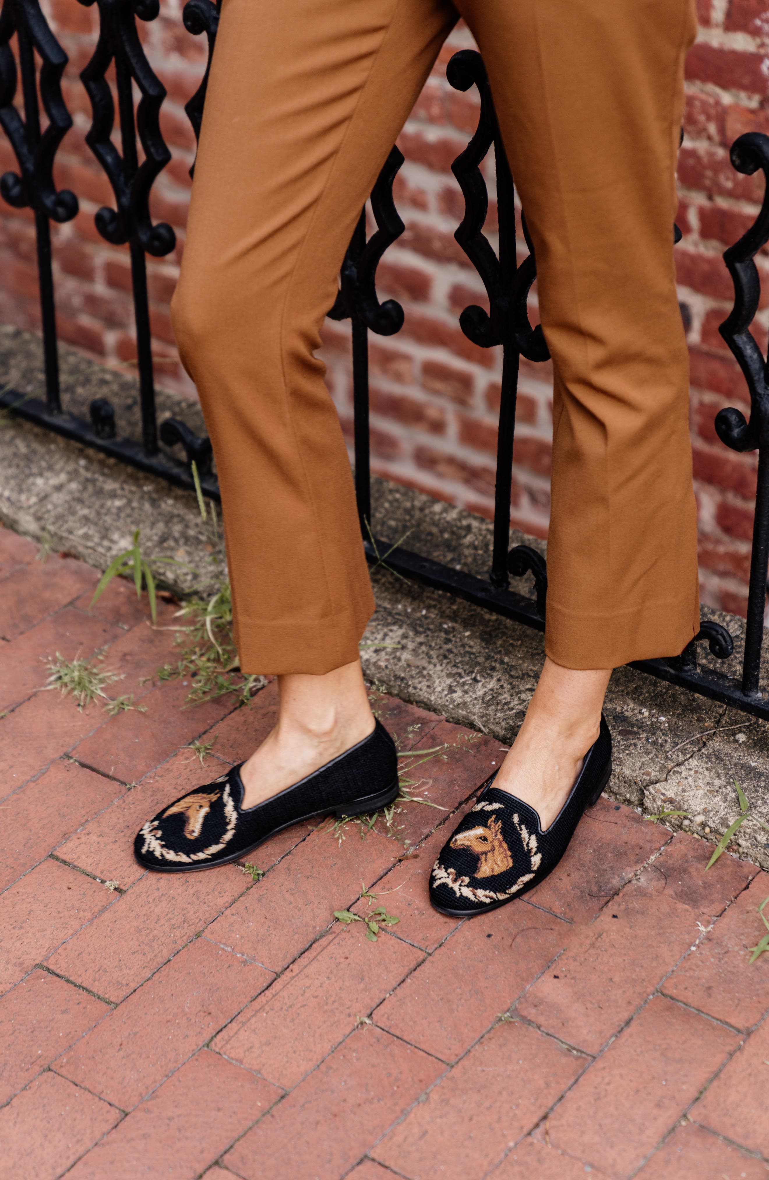 ByPaige Needlepoint Horse 
Wreath Flat, Alternate, color, Horse And Wreath - Black