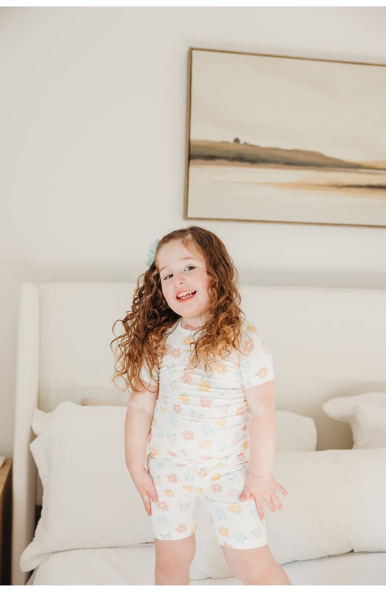 Copper Pearl Daisy Fitted Two-Piece Short Pajamas, Alternate, color, Light/ Pastel Blue