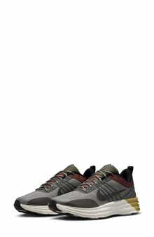 Nike Lunar Roam Sneaker