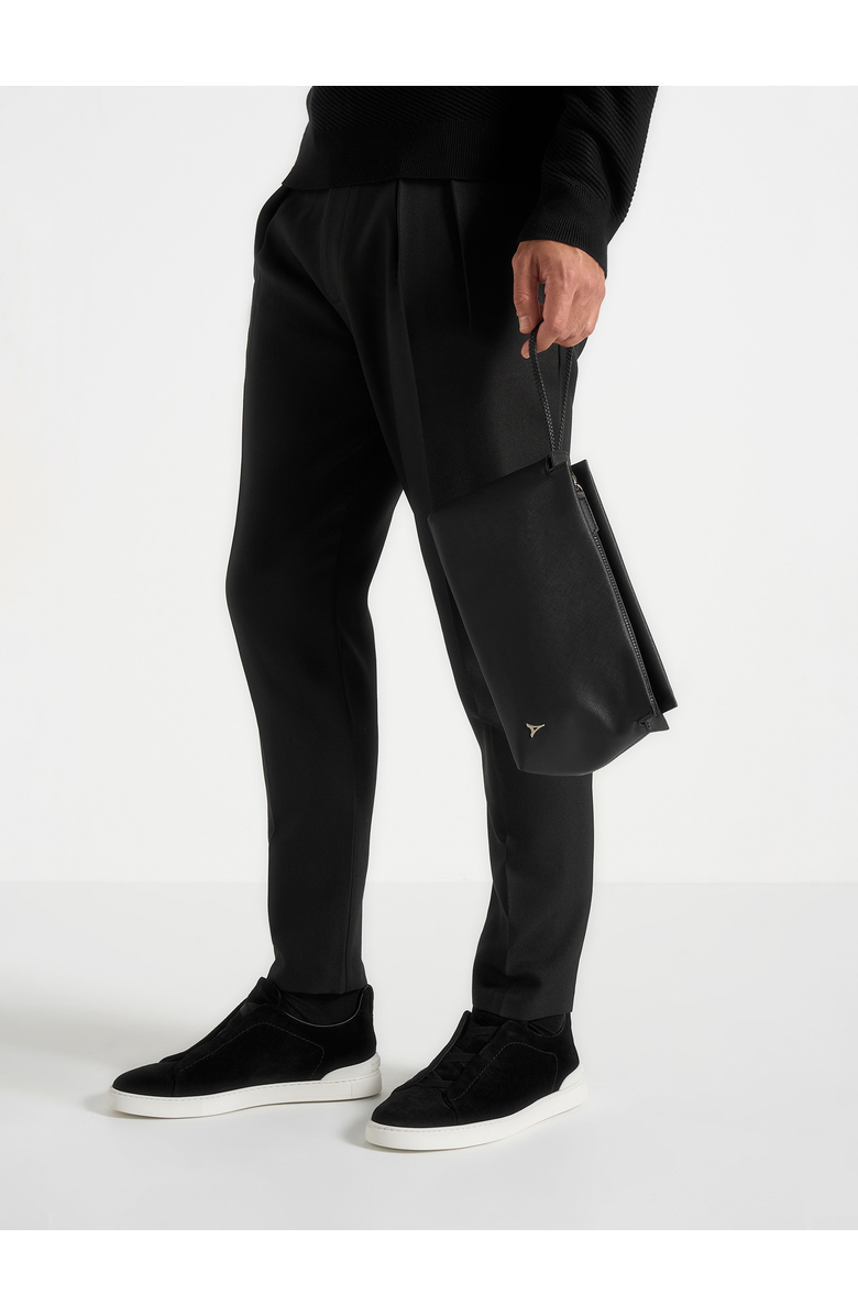 Manière De Voir Jessy Textured Leather Washbag, Alternate, color, Black