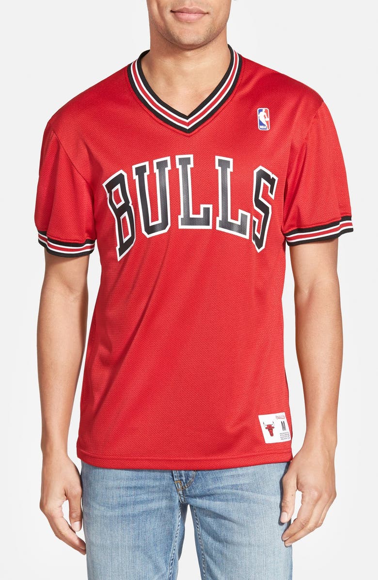 Mitchell & Ness 'Chicago Bulls' Tailored Fit Mesh T-Shirt, Main, color, 