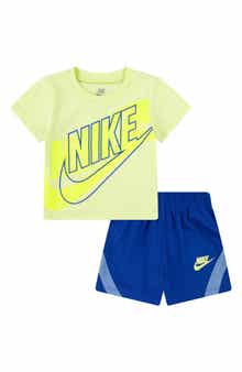 Nike On The Move T-Shirt & Shorts Set