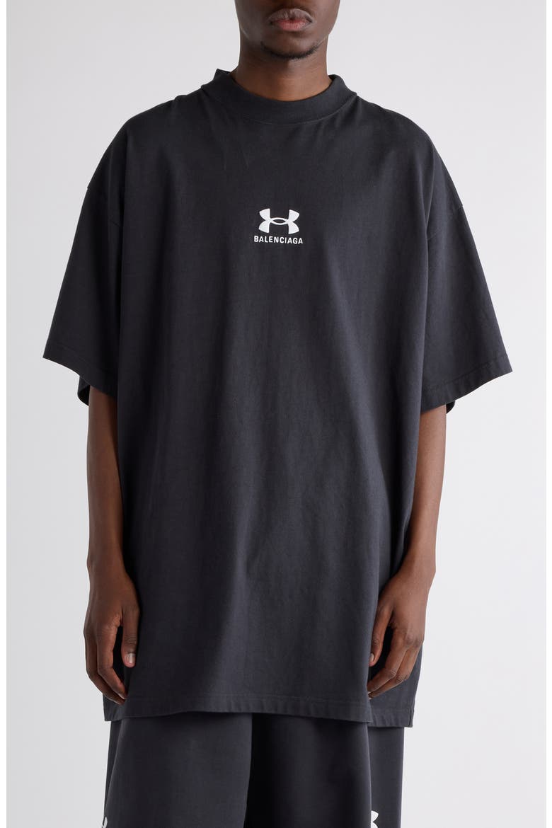 バレンシアガ　Under Armour Tシャツ M ブラック x Under Armour® Oversize Logo Embroidered T-Shirt (Men) | Nordstrom
