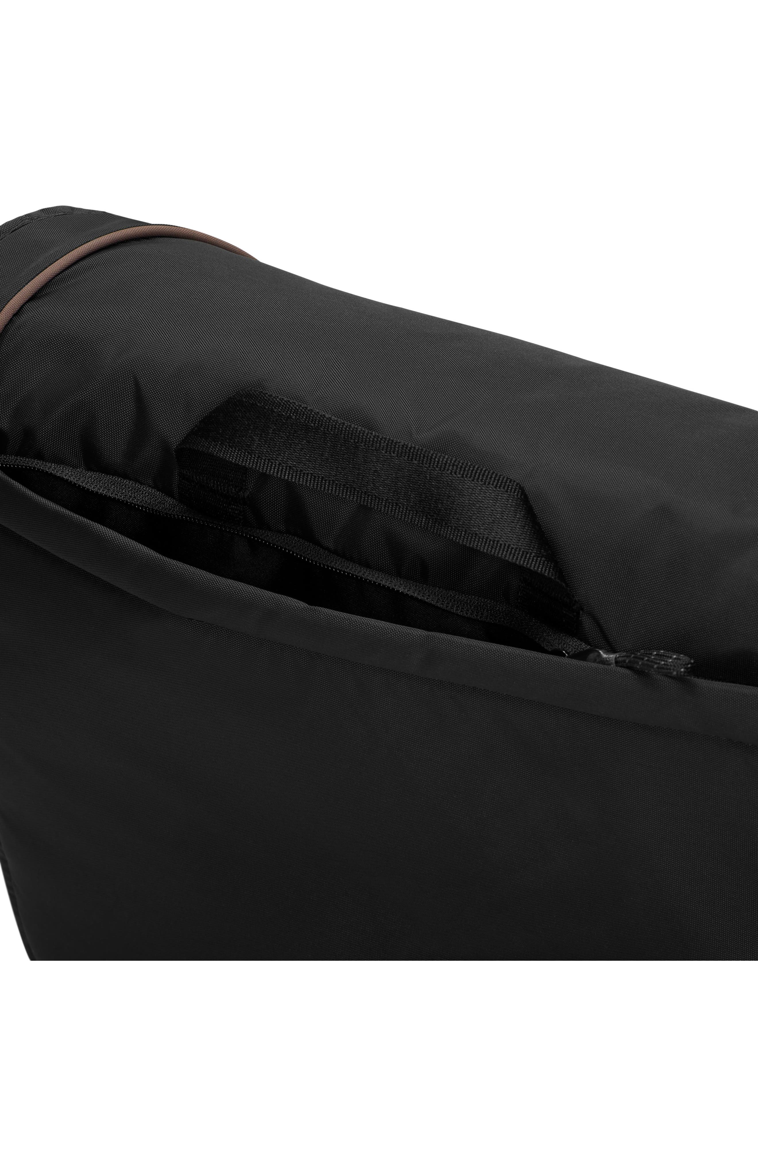 Nike Sportswear Essentials Messenger Bag, Alternate, color, 