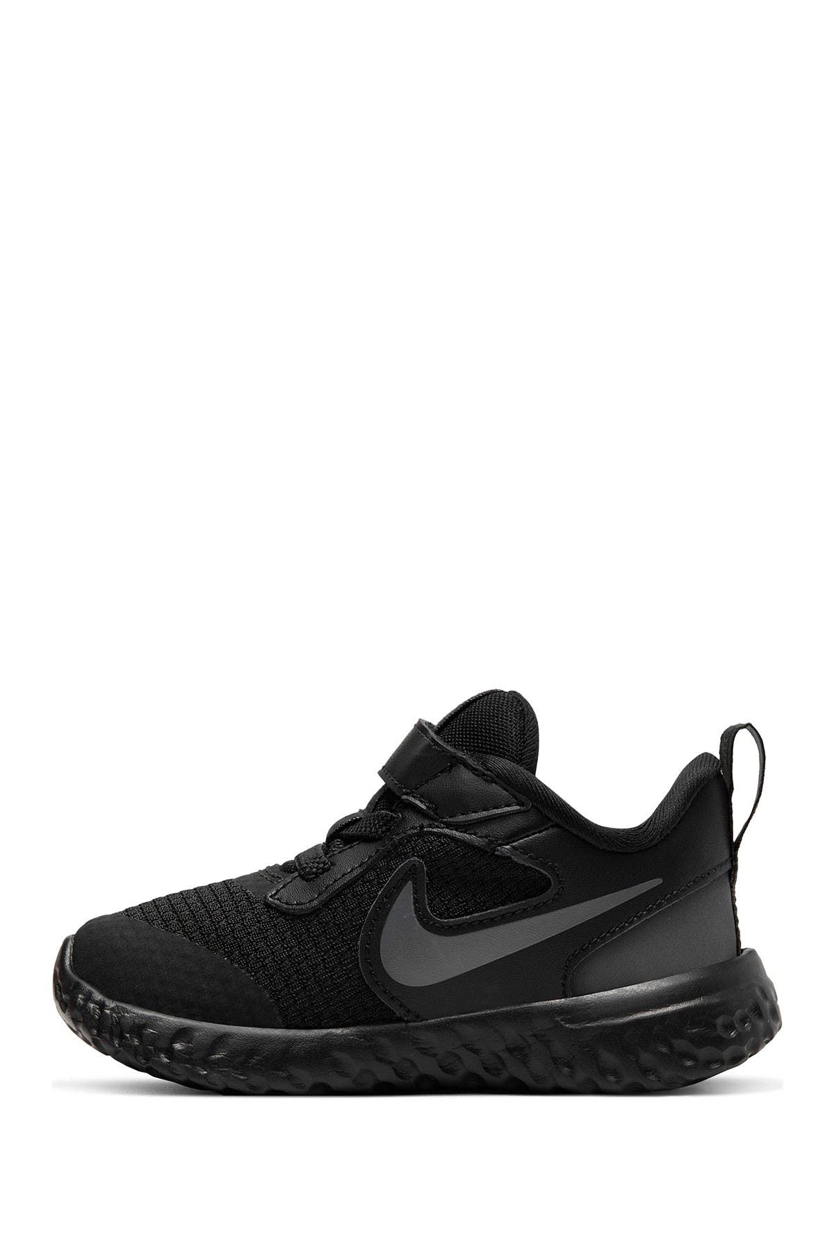 Nike Revolution 5 Sneaker, Alternate, color, 