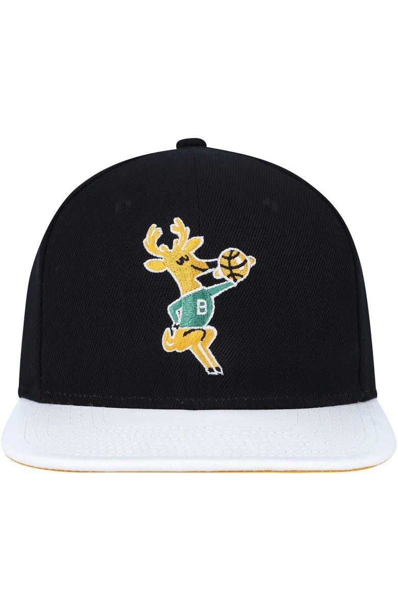 Mitchell & Ness Men's Mitchell & Ness Black/White Milwaukee Bucks Hardwood Classics Wear Away Visor Snapback Hat, Alternate, color,