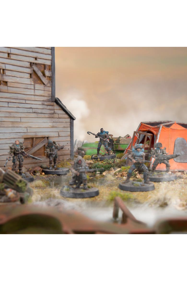 6 Resin Figures & Bases, Unpainted, Alternate, color, Multicolored