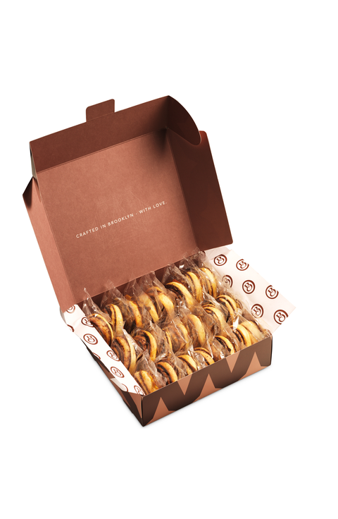 20 Piece Food Gift Basket, Cinnamon Rolls and Pastries