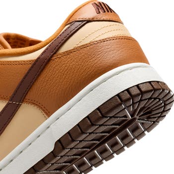Dunk Low SE Basketball Sneaker