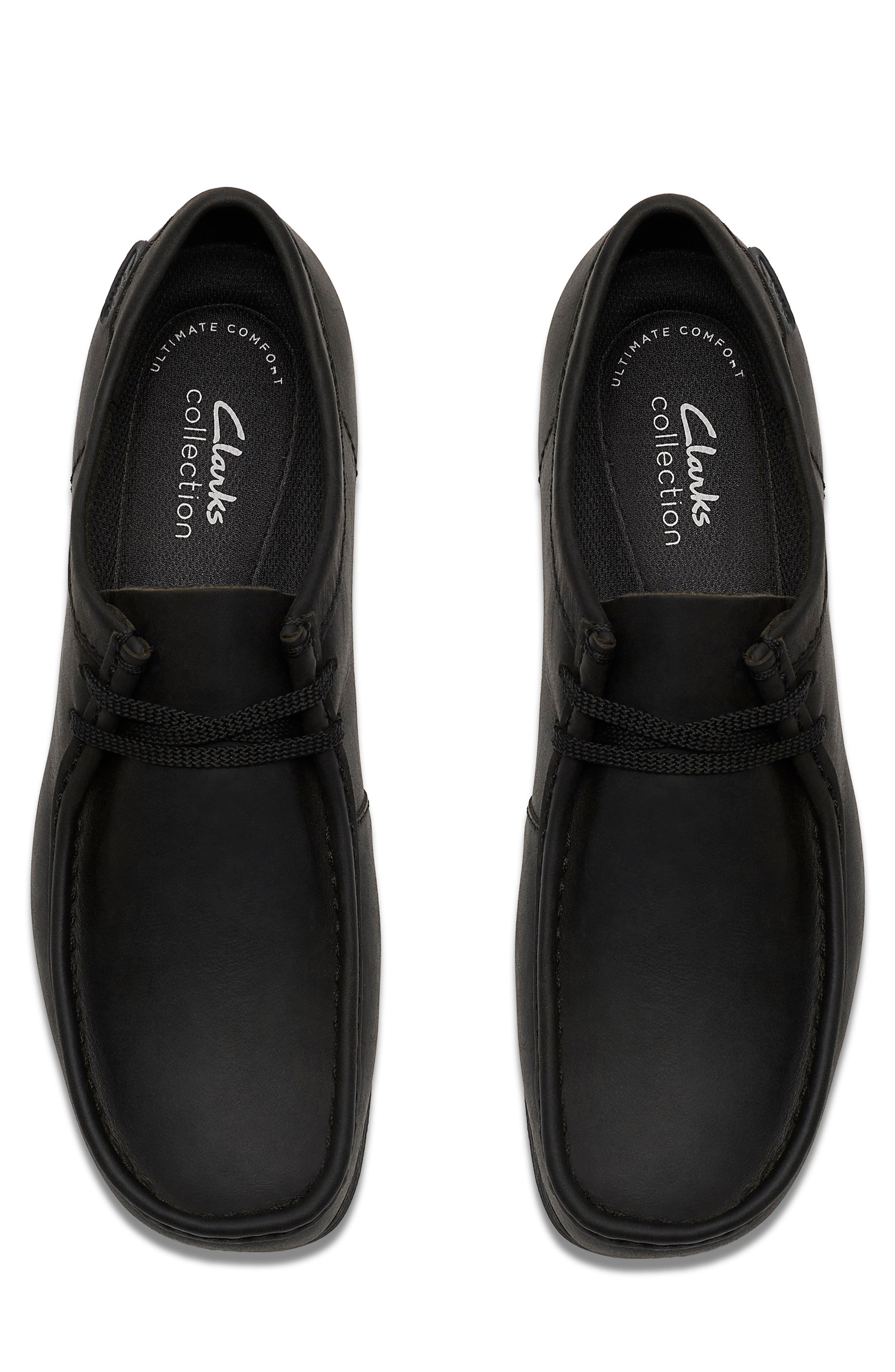 Clarks<sup>®</sup> Wallaston Low Chukka Boot, Alternate, color, Black