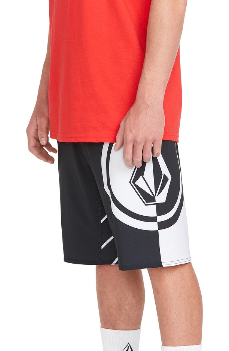 Volcom Mega Circle Mod 20 7-Inch Swim Trunks, Main, color, 