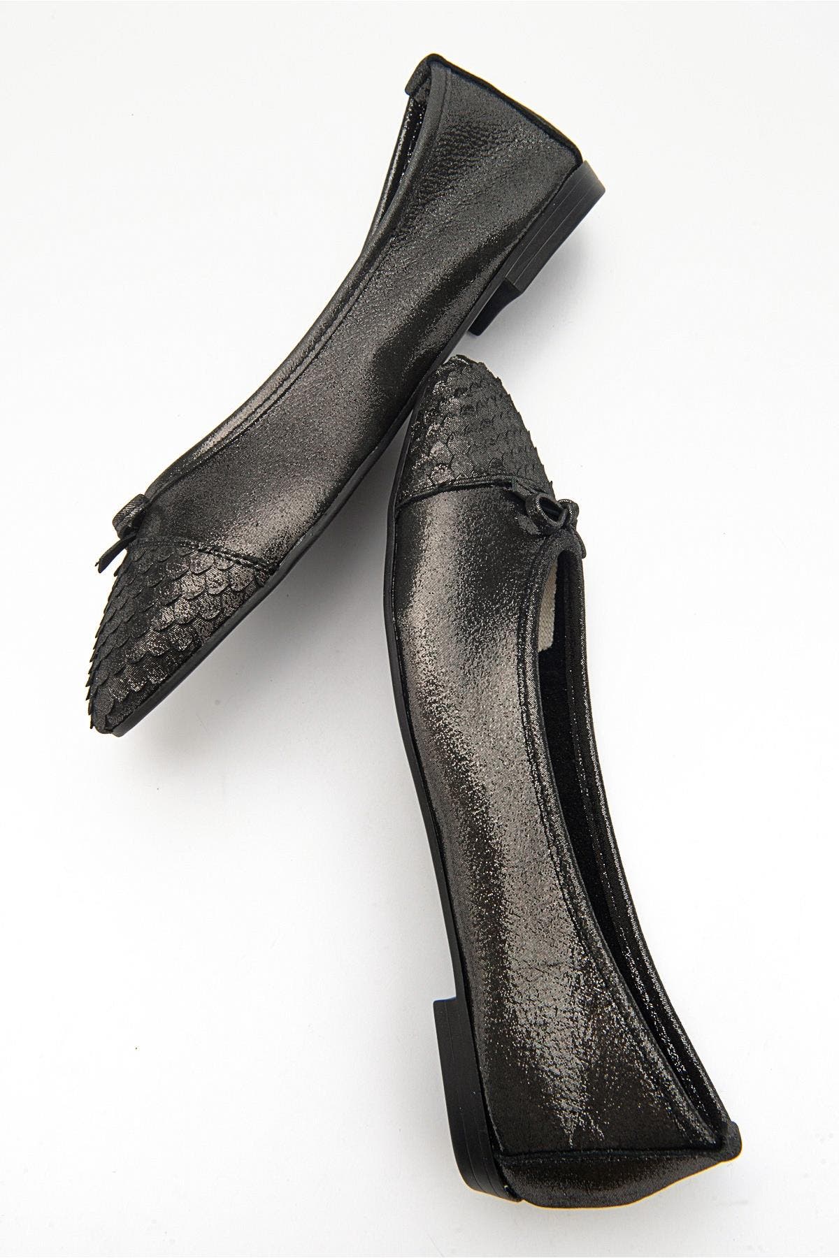 Copos Leather Bow Cap Toe Ballet Flat, Alternate, color, Black