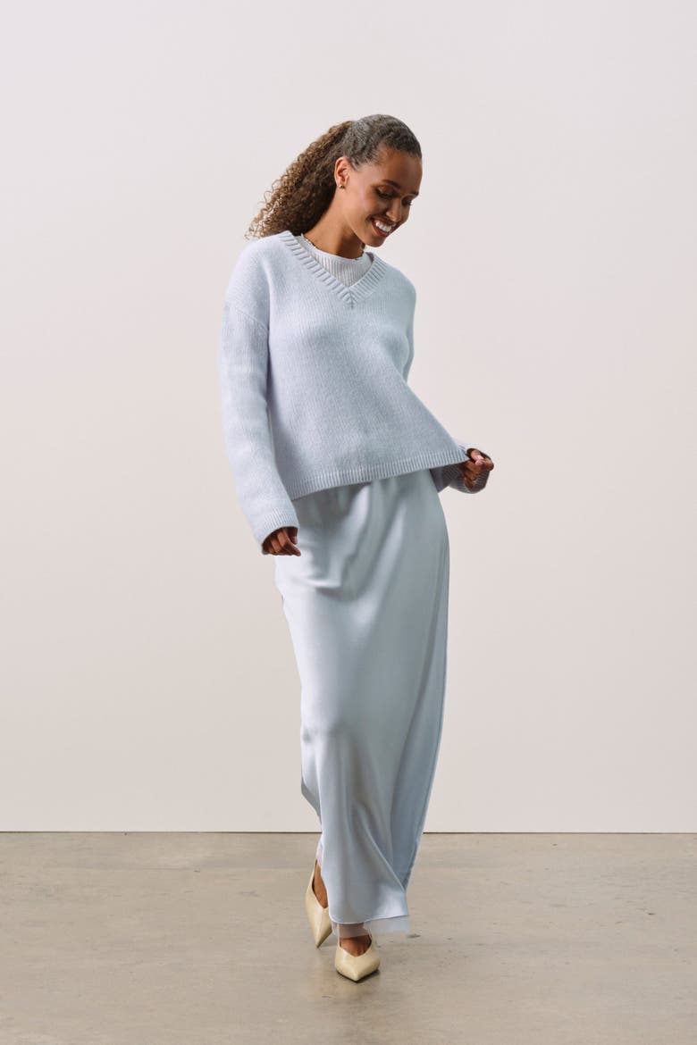 FARAH CASHMERE V-NECK, Alternate, color, Cloud