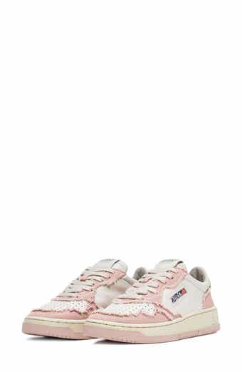 Medalist Low Top Sneaker