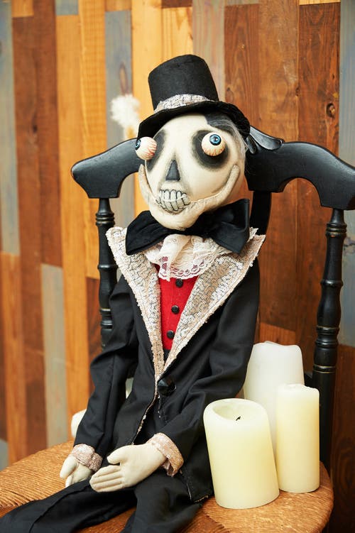 Gallerie Ii Bates Halloween Figure In Black