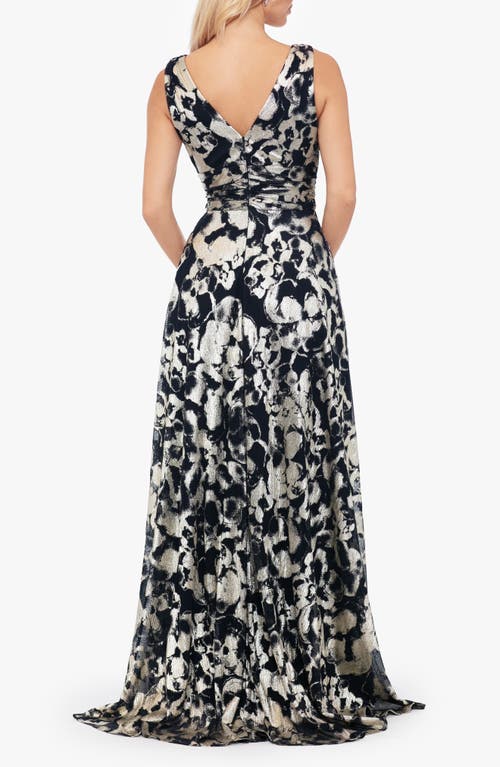 BETSY & ADAM BETSY & ADAM FOIL DEEP V-NECK SLEEVELESS GOWN 