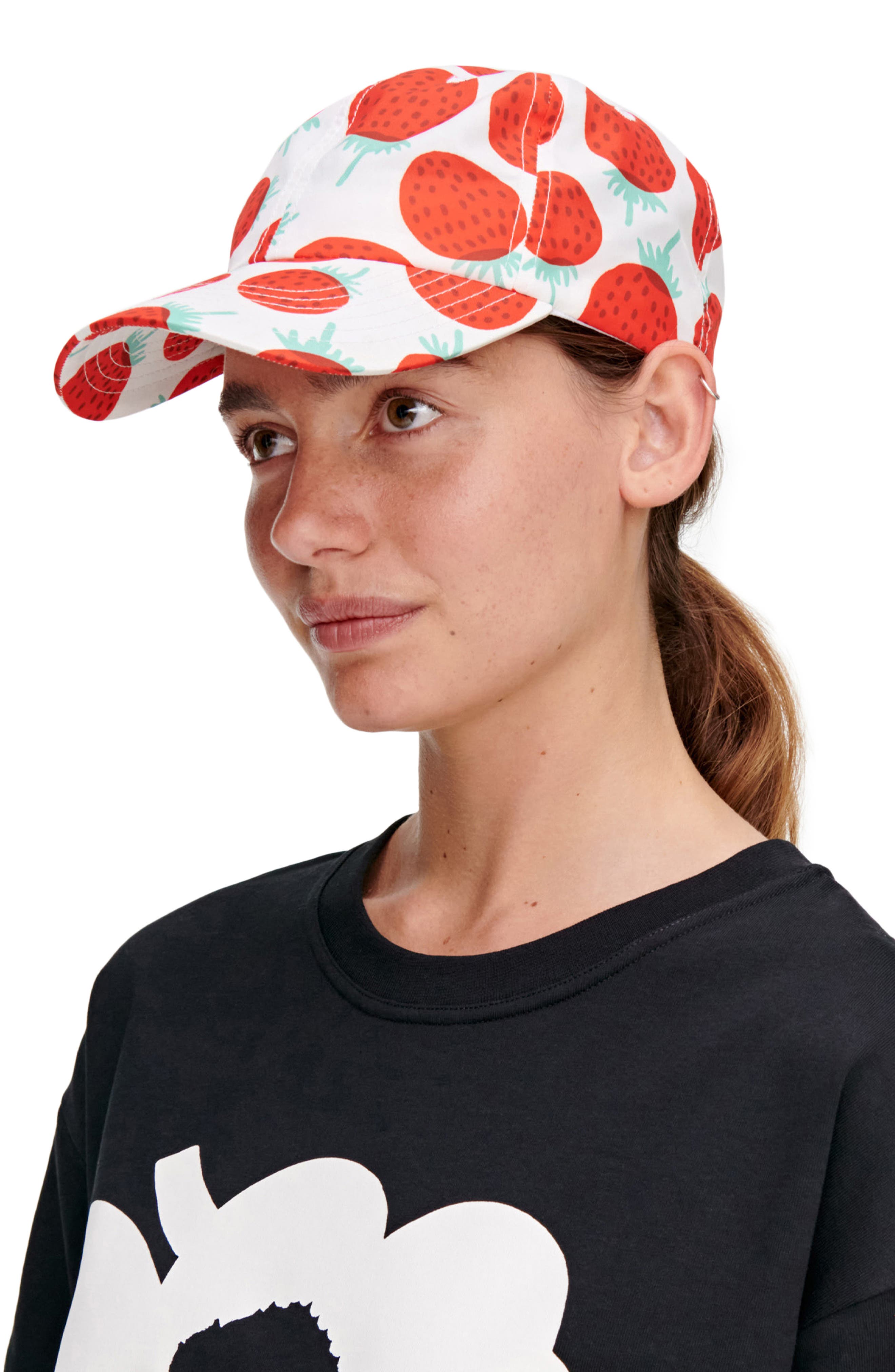 Marimekko Varhain Mansikka Strawberry Print Baseball Cap (Women ...
