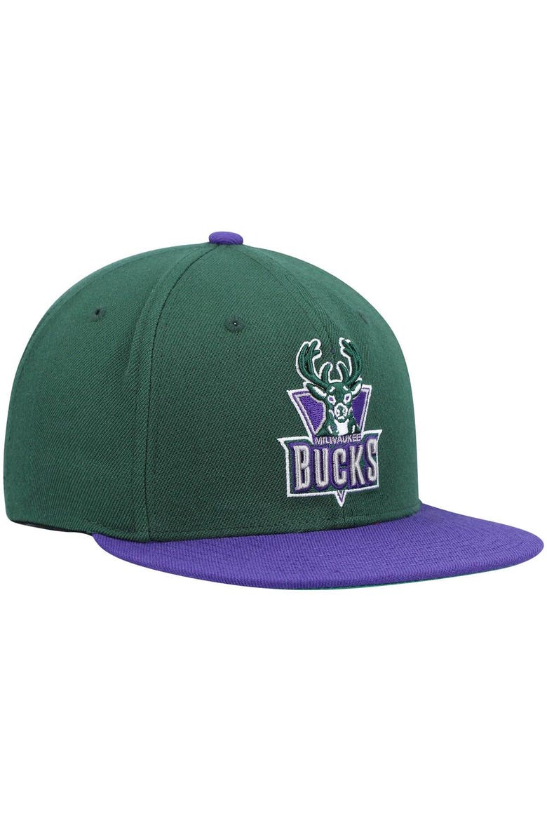 Men's Mitchell & Ness Green/Purple Milwaukee Bucks Hardwood Classics Team Two-Tone 2.0 Snapback Hat, Alternate, color, Hunter Green