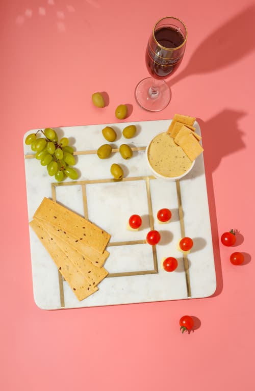 Tiramisu Noble Lineage Marble Platter In White/gold