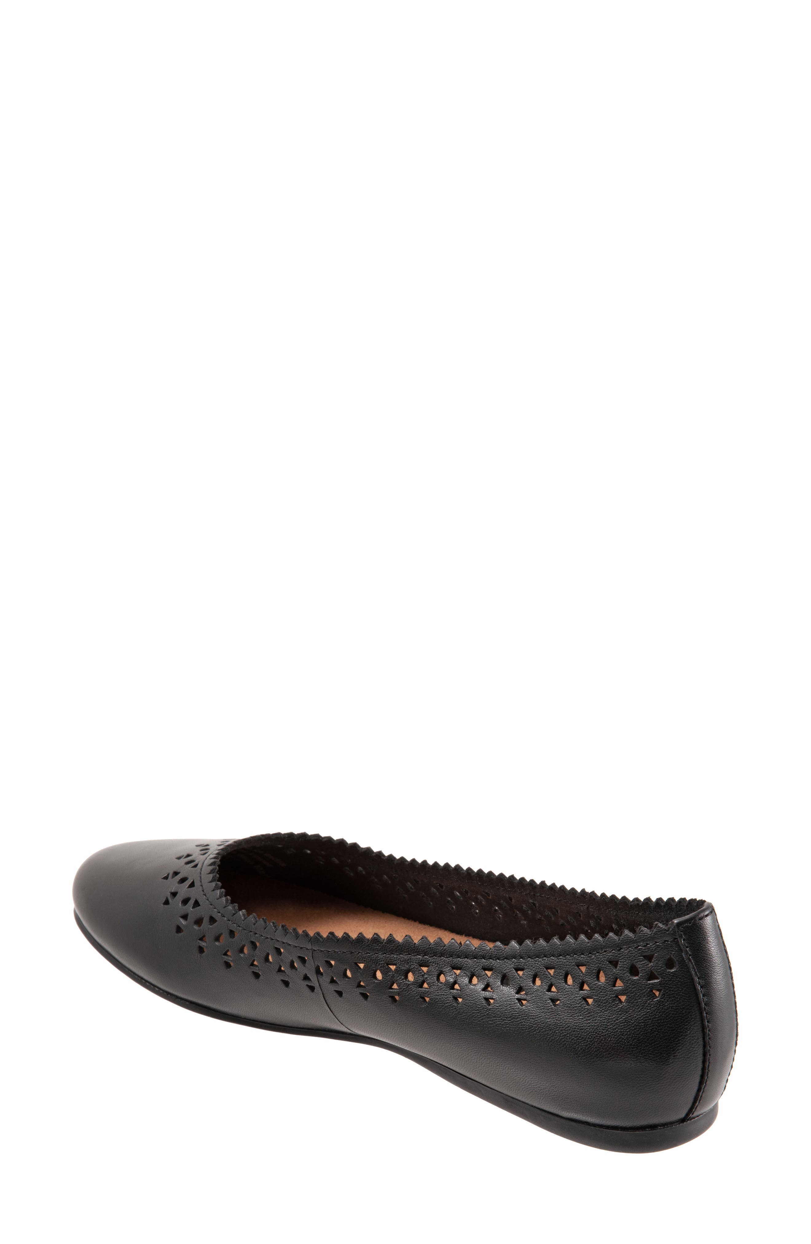 SoftWalk<sup>®</sup> Selma Cutout Ballet Flat, Alternate, color, 