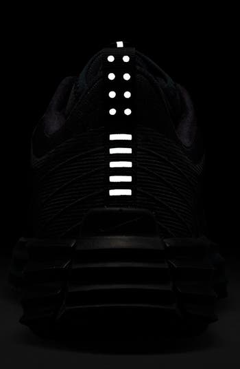 Lunar Roam Sneaker